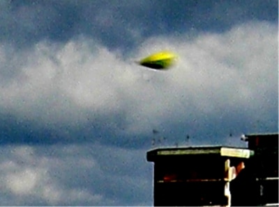 Bright yellow UFO filmed over Castel Volturno