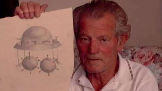 Robert Taylor holding up a sketch of the UFO he encountered